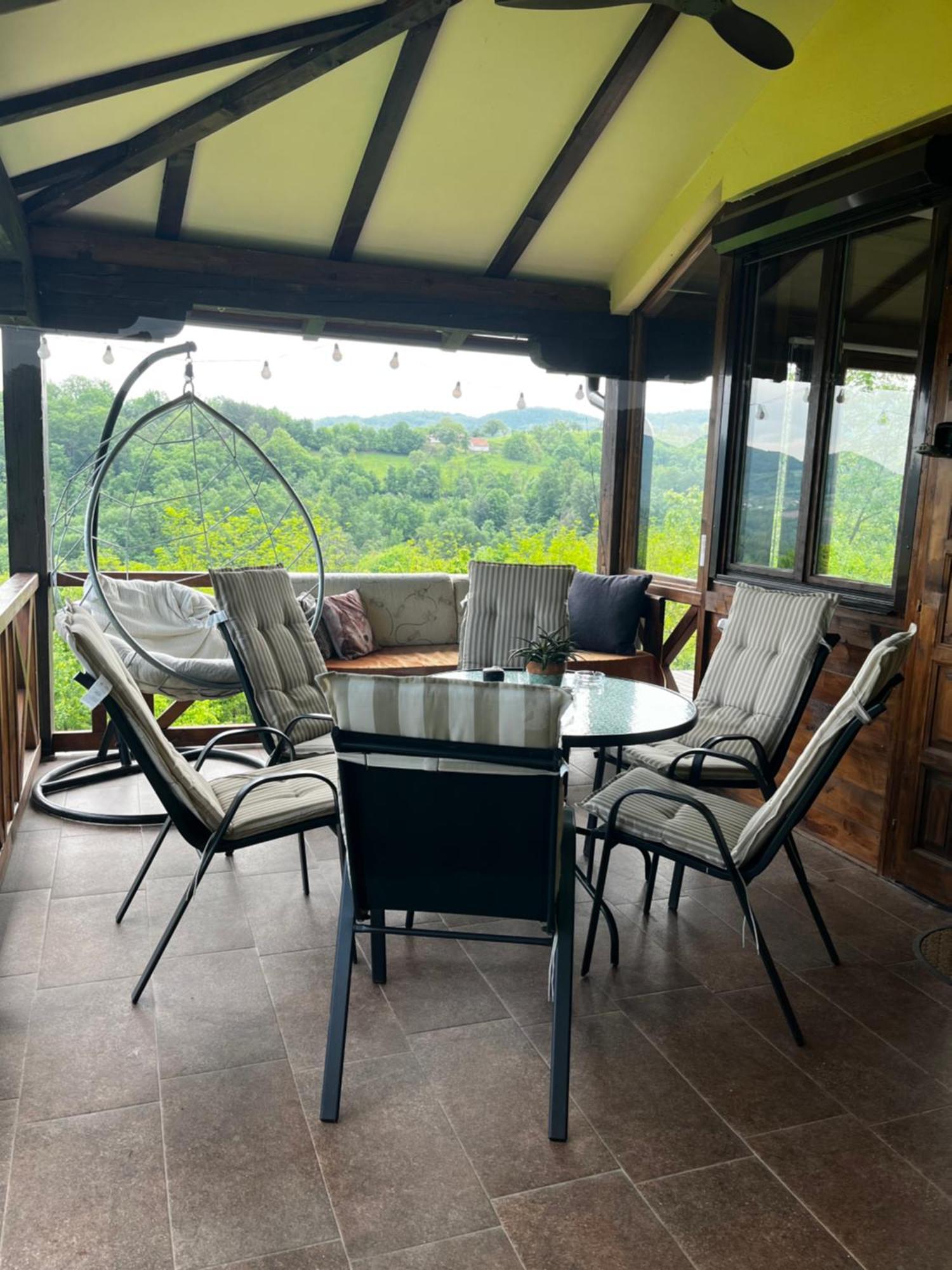 Apartmani Lunija Gornji Milanovac Esterno foto